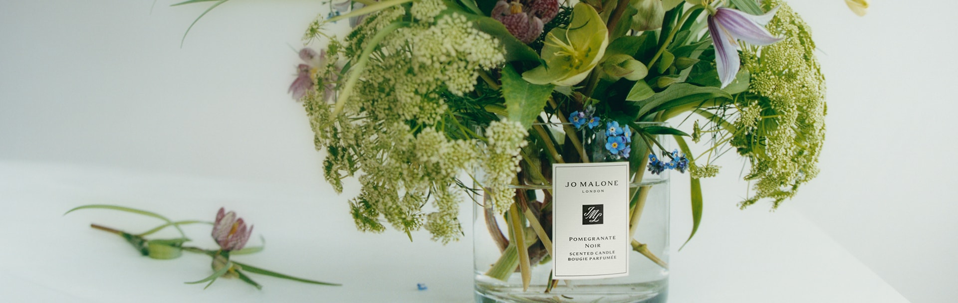 confezione regalo goffrata, con Cologne jo malone london incise.